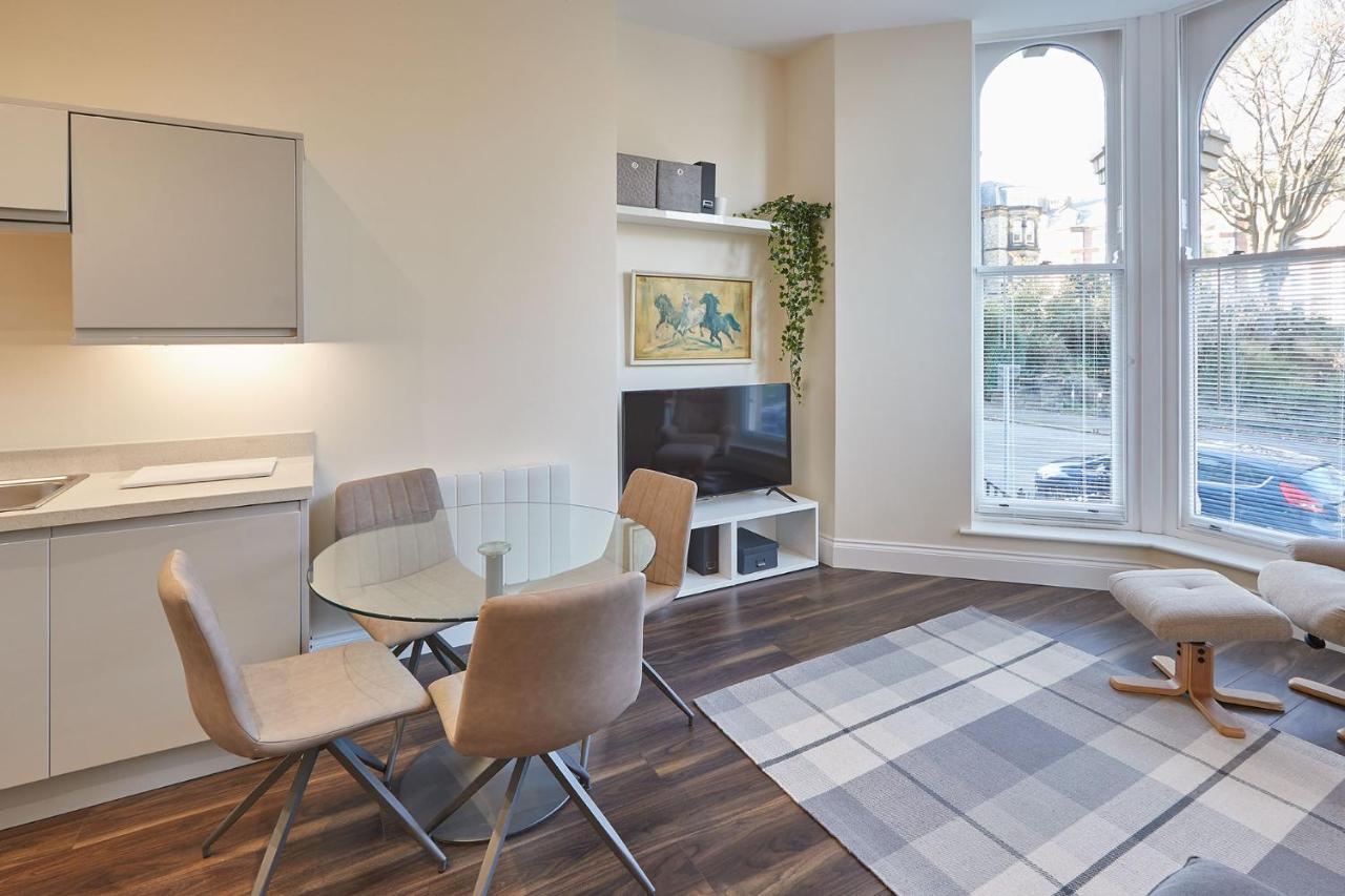 Host & Stay - South Cliff Apartment 스카버러 외부 사진